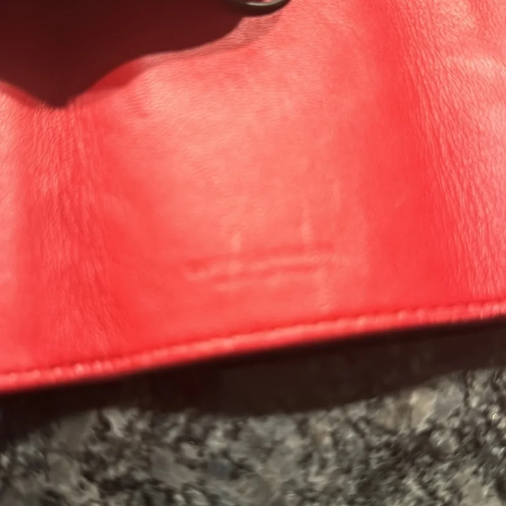 🔑🗝️🔑Best Key Cles! Bottega Veneta. Red Leather. Gun Metal. Dusty incl.🔑🗝️🔑 - Picture 7 of 8